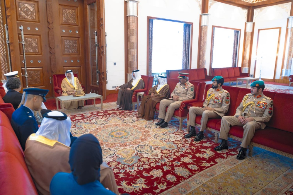 الملك القائد الأعلى للقوات المسلحة يستقبل قائد القوات البحرية بالقيادة المركزية الأمريكية قائد الأسطول الخامس