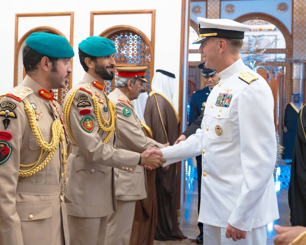 الملك القائد الأعلى للقوات المسلحة يستقبل قائد القوات البحرية بالقيادة المركزية الأمريكية قائد الأسطول الخامس