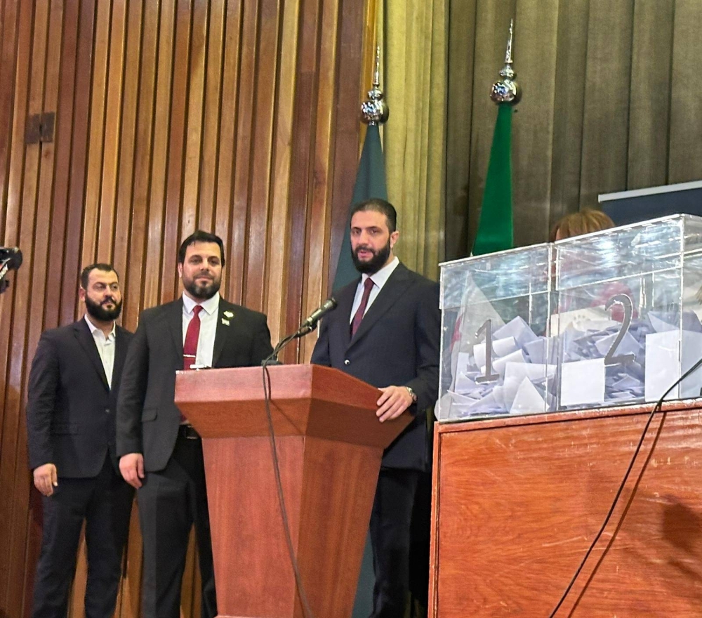 سفير البحرين لدى سوريا يحضر عملية التصويت في انتخابات مجلس الشعب السوري