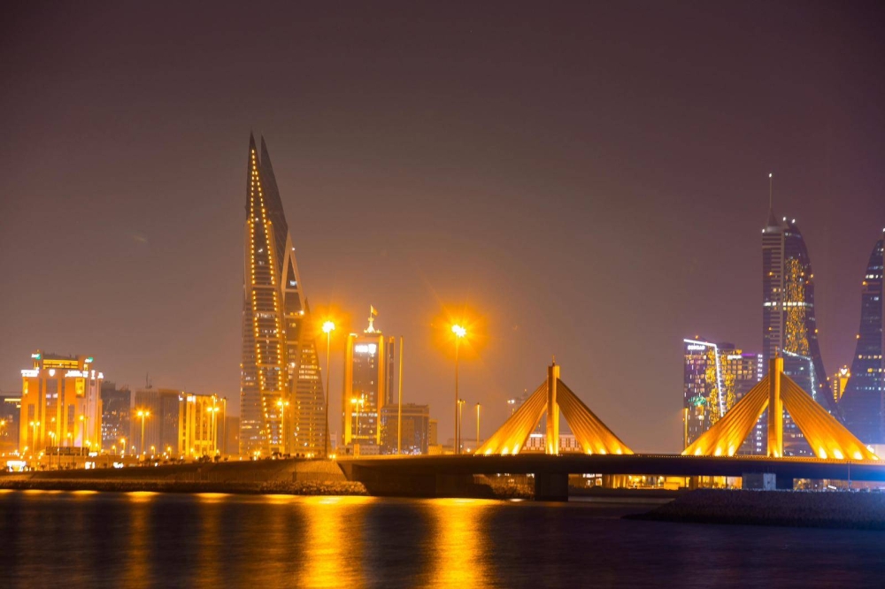 البحرين تتزين باللون البرتقالي احتفاءً بتتويج فريق &laquo;مكلارين&raquo; ببطولة العالم للفورمولا 1