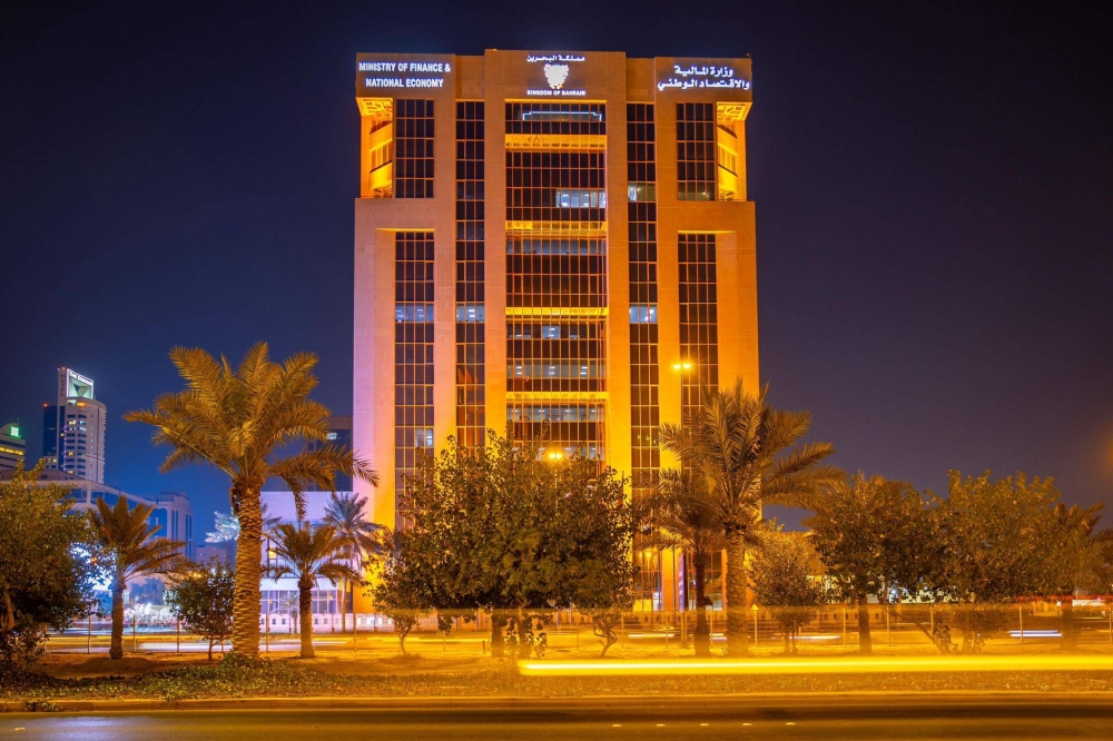 البحرين تتزين باللون البرتقالي احتفاءً بتتويج فريق &laquo;مكلارين&raquo; ببطولة العالم للفورمولا 1