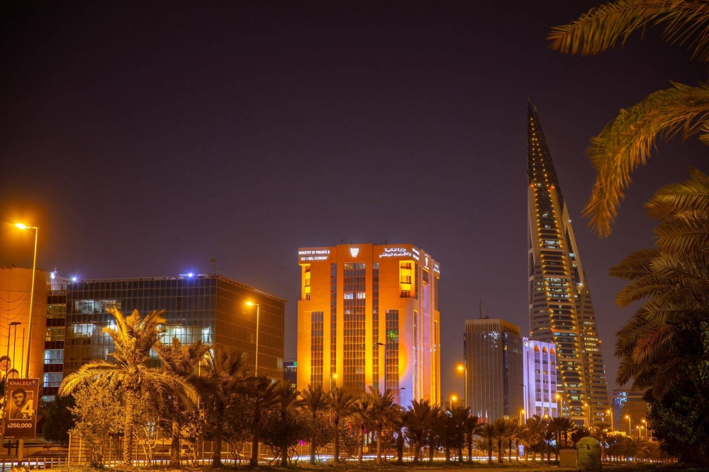 البحرين تتزين باللون البرتقالي احتفاءً بتتويج فريق &laquo;مكلارين&raquo; ببطولة العالم للفورمولا 1