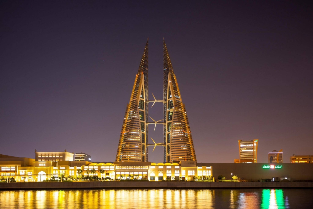 البحرين تتزين باللون البرتقالي احتفاءً بتتويج فريق &laquo;مكلارين&raquo; ببطولة العالم للفورمولا 1