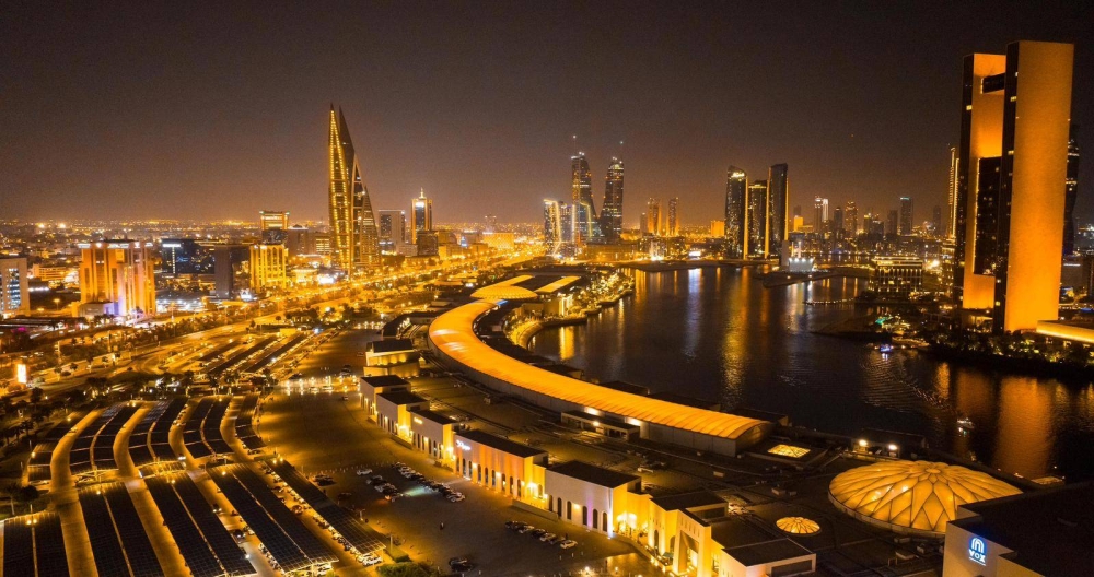 البحرين تتزين باللون البرتقالي احتفاءً بتتويج فريق &laquo;مكلارين&raquo; ببطولة العالم للفورمولا 1