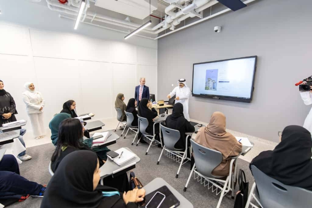 افتتح فرع "بوليتكنك البحرين" في دلمونيا وزير التربية: مواصلة بناء أجيال قادرة على الإسهام في نهضة الوطن