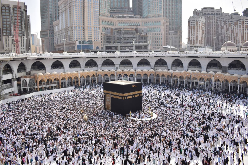 السعودية تتيح لحاملي جميع أنواع التأشيرات أداء مناسك العمرة