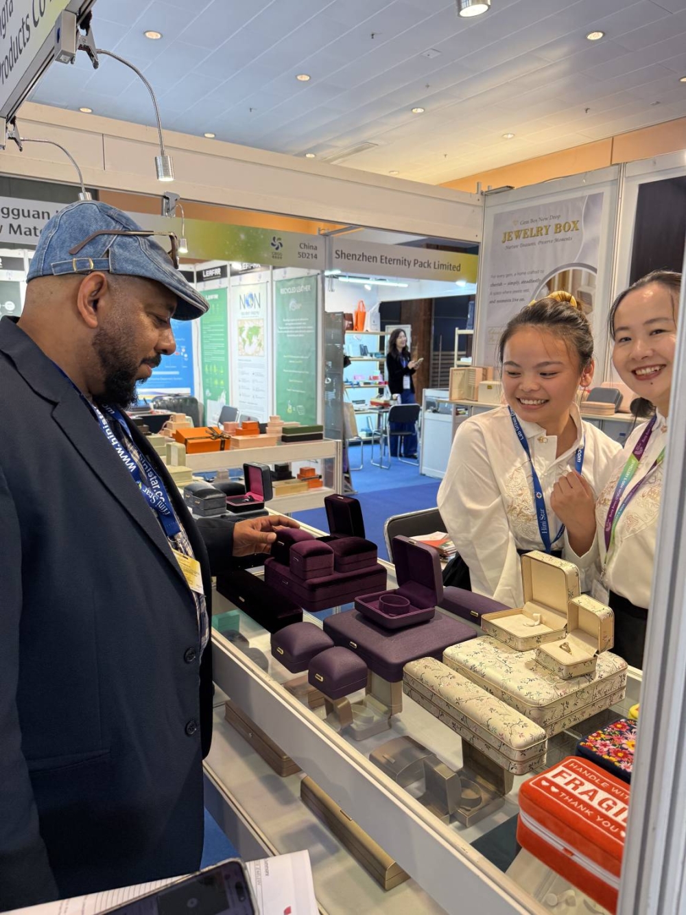 صادرات البحرين تدعم مشاركة 12 مؤسسة بحرينية في معرض المجوهرات بهونغ كونغ