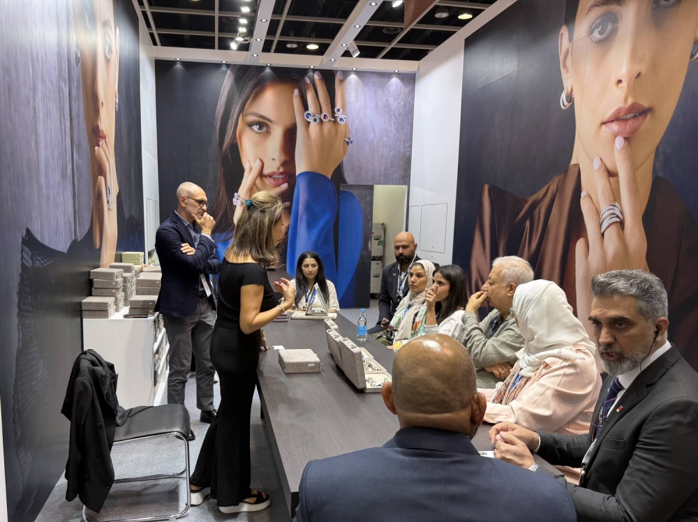 صادرات البحرين تدعم مشاركة 12 مؤسسة بحرينية في معرض المجوهرات بهونغ كونغ