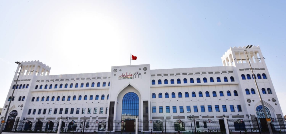 مجلس النواب يضيء باللون الوردي ويطلق فعاليات صحية توعوية