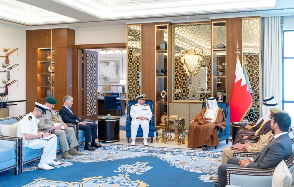 ولي العهد نائب القائد الأعلى للقوات المسلحة رئيس الوزراء يستقبل كبير مستشاري الدفاع البريطاني للشرق الأوسط