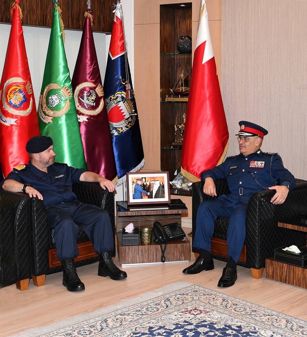 رئيس الأمن العام يبحث التعاون والتنسيق الأمني مع كبير مستشاري الدفاع البريطاني للشرق الأوسط