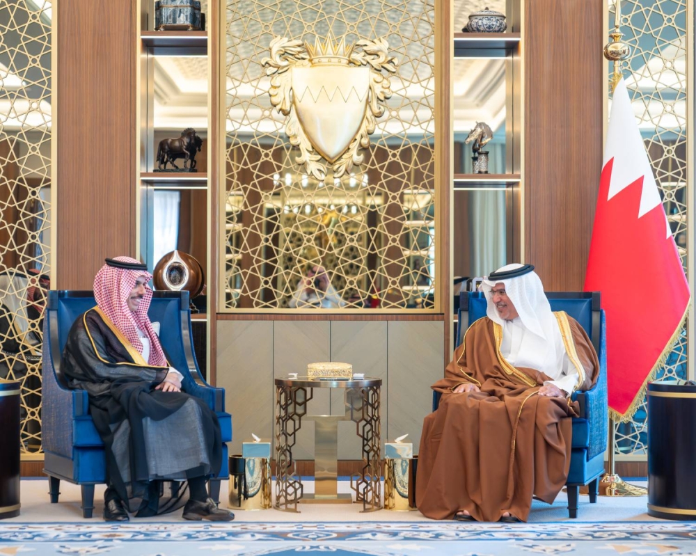 ولي العهد رئيس الوزراء يبحث مع وزير الخارجية السعودي الأوضاع الإقليمية وتعزيز التعاون