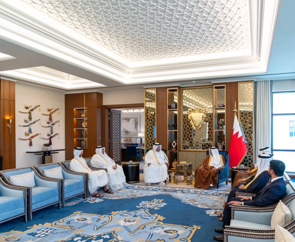 ولي العهد رئيس الوزراء يستقبل سفير قطر بمناسبة انتهاء فترة عمله