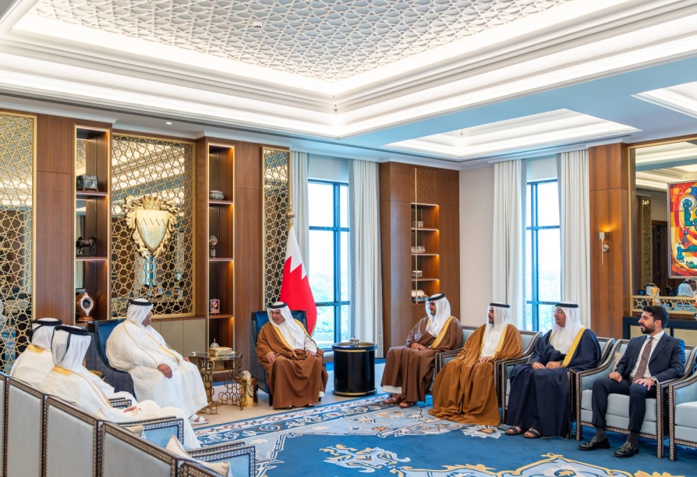 ولي العهد رئيس الوزراء يستقبل سفير قطر بمناسبة انتهاء فترة عمله