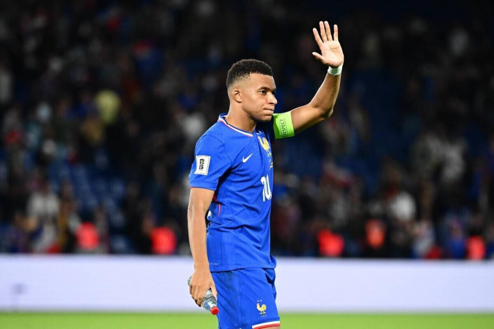 مبابي ينتظر تقرير الأطباء لتحديد موقفه من معسكر فرنسا