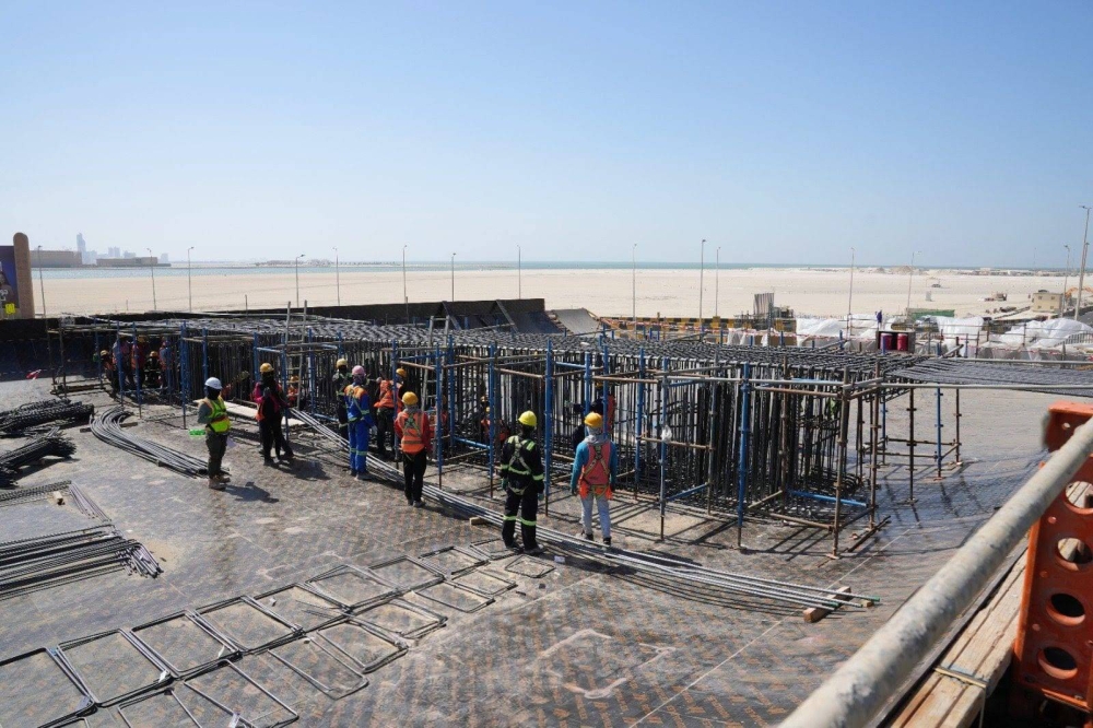 وزير الأشغال يتفقد سير أعمال مشروع إنشاء الجسر الرابط بين جسر الشيخ عيسى بن سلمان وشارع 105 في البسيتين