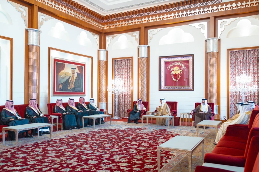 الملك يستقبل وزير الخارجية السعودي الأمير فيصل بن فرحان