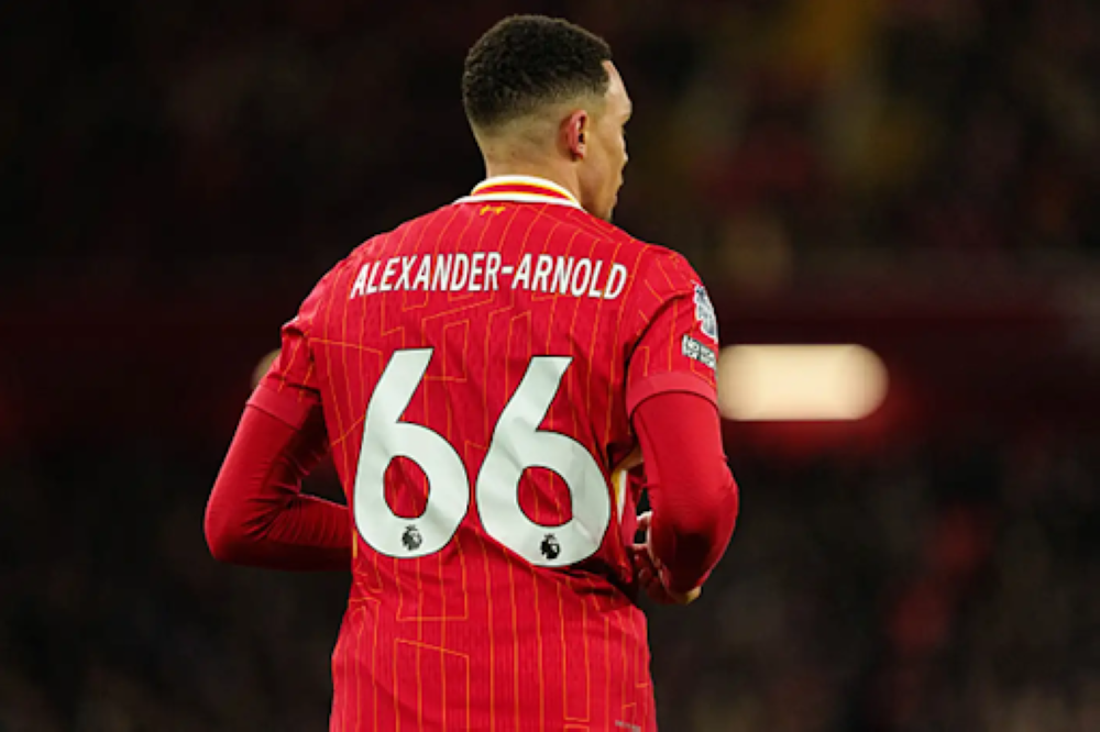 أسطورة ليفربول ينتقد ألكسندر أرنولد: خاطر كثيرًا بالانتقال إلى ريال مدريد