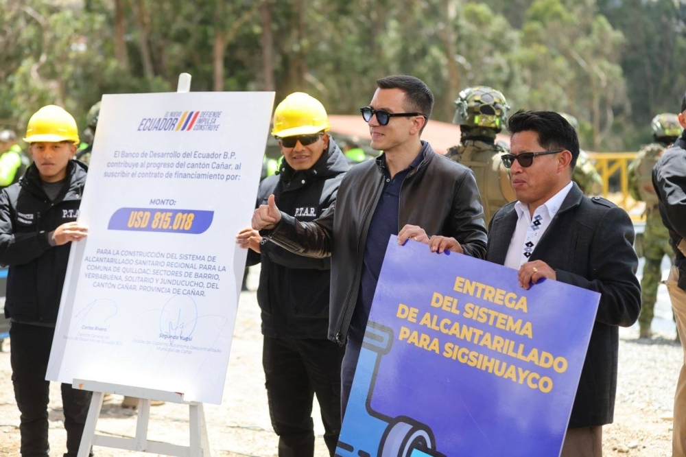 فيديو يوثق نجاة رئيس الإكوادور من محاولة اغتيال