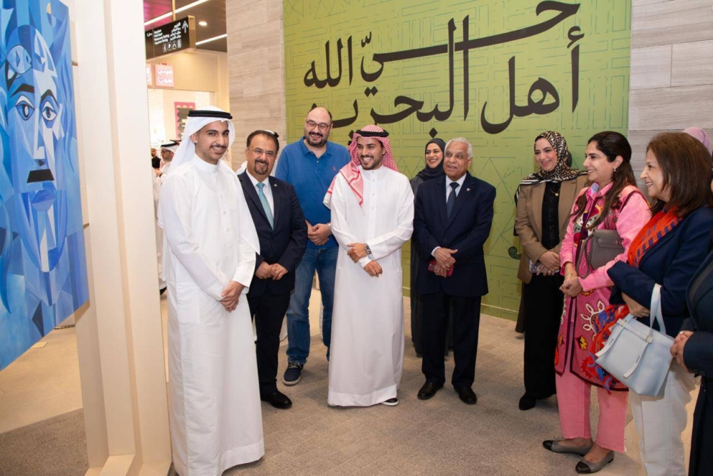 الأمين العام للمؤسسة الملكية للأعمال الإنسانية يفتتح المعرض الفني الأول (أوه يا مال)