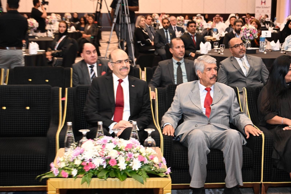 وزير العمل يكرّم جمعية الصحة والسلامة المهنية كأفضل مؤسسة تطوعية