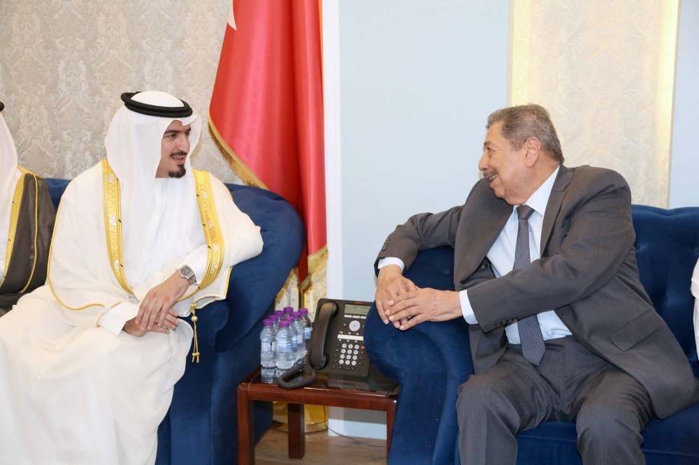 محافظ العاصمة يلتقي رواد المجلس الأسبوعي ويؤكد أهمية تعزيز الروابط مع الأهالي