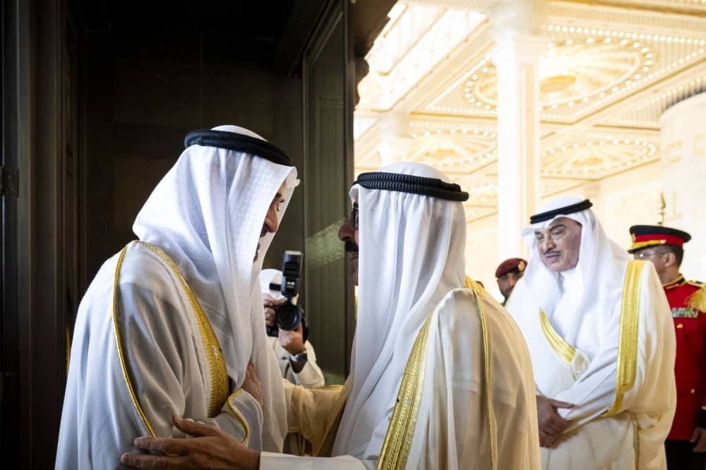 رئيس دولة الإمارات وأمير دولة الكويت يبحثان العلاقات الأخوية والتطورات في المنطقة