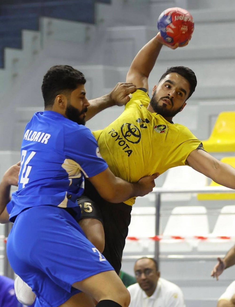 الأهلي يُغرق بحارة الدير ويتأهل لنهائي سوبر اليد البحريني