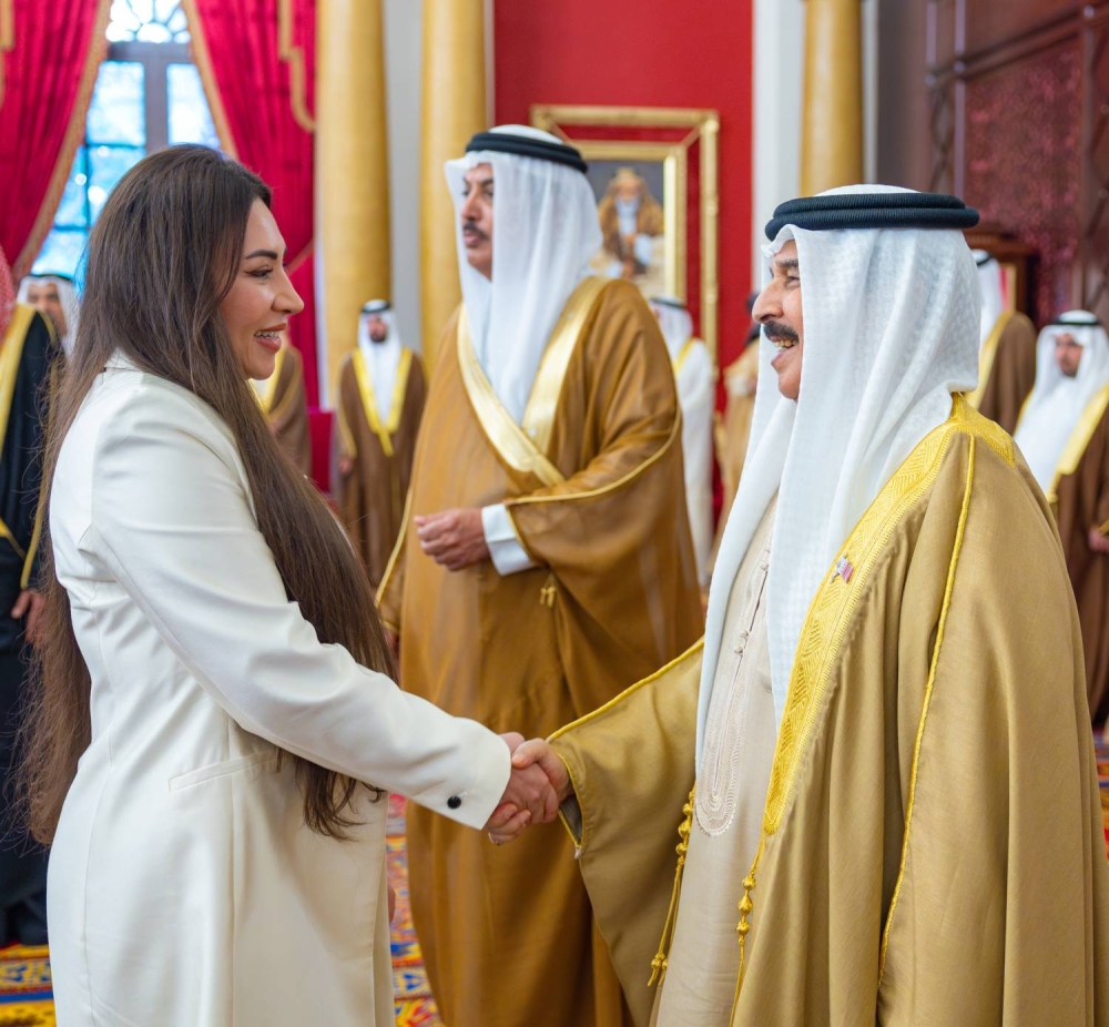 الملك يستقبل كبار أفراد العائلة المالكة الكريمة وكبار المسؤولين وعددًا من الأهالي وأصحاب الإنجازات