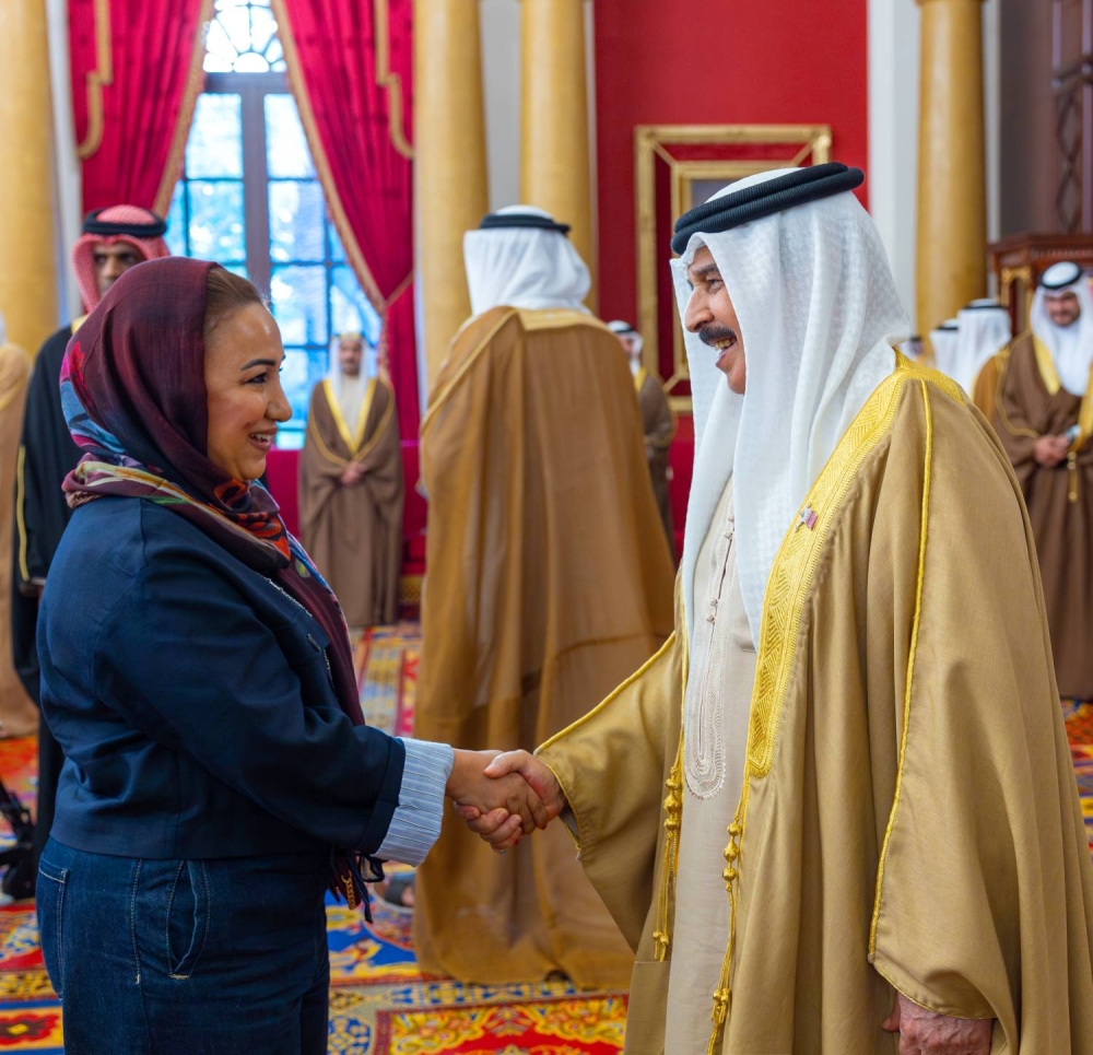 الملك يستقبل كبار أفراد العائلة المالكة الكريمة وكبار المسؤولين وعددًا من الأهالي وأصحاب الإنجازات