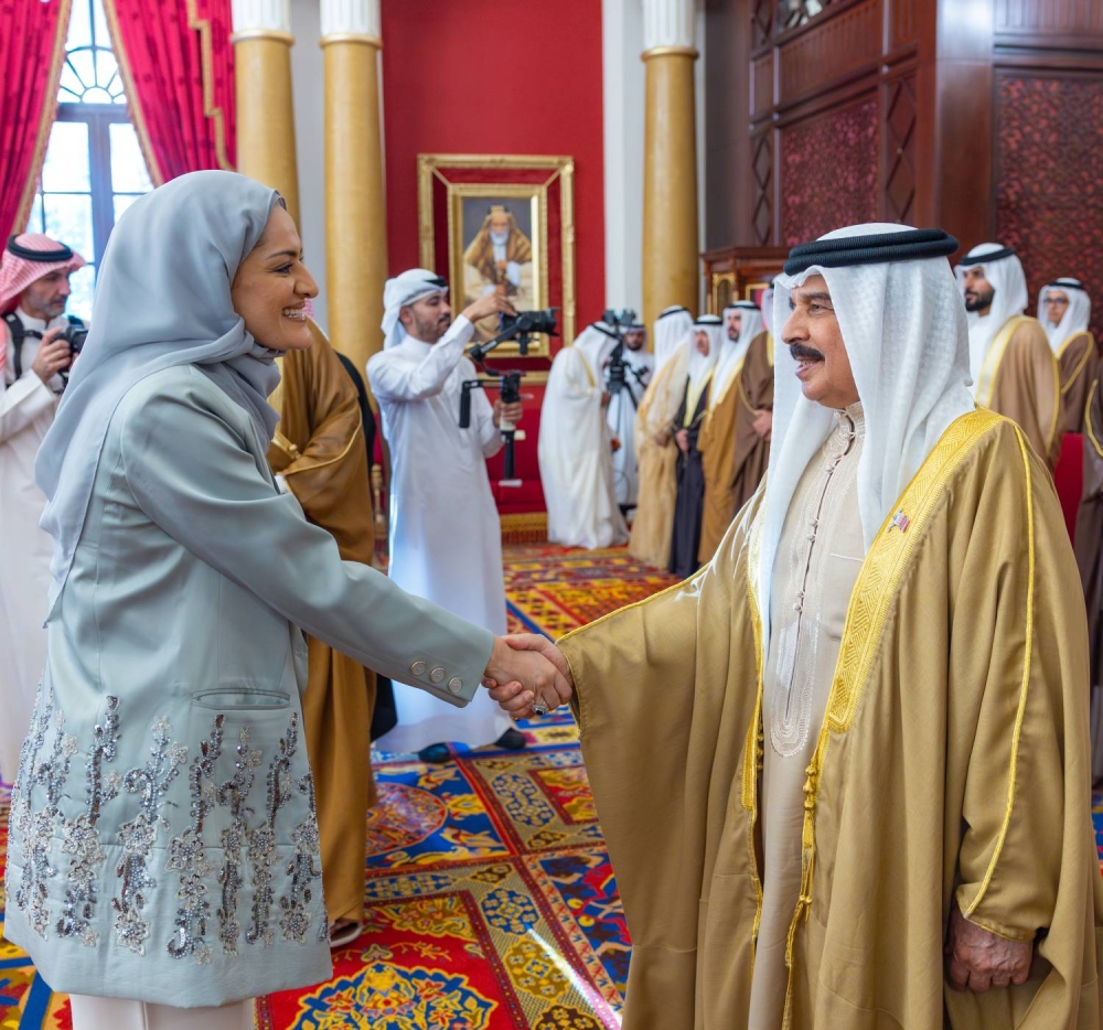 الملك يستقبل كبار أفراد العائلة المالكة الكريمة وكبار المسؤولين وعددًا من الأهالي وأصحاب الإنجازات