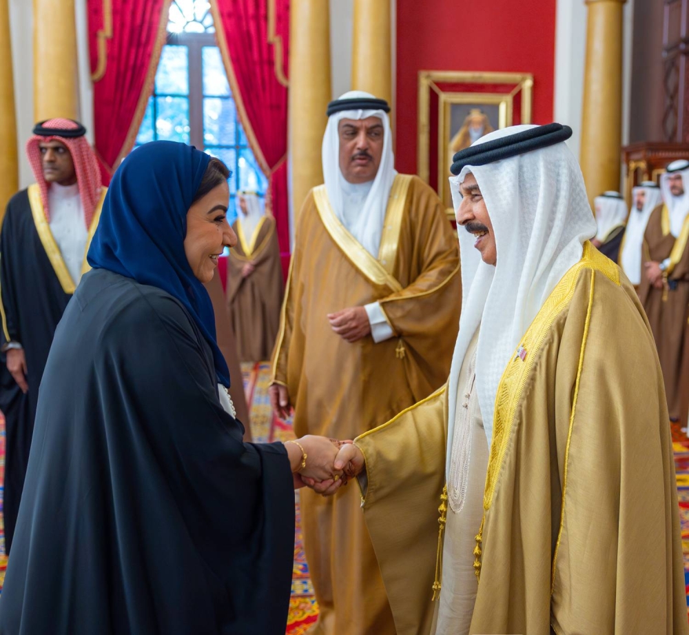 الملك يستقبل كبار أفراد العائلة المالكة الكريمة وكبار المسؤولين وعددًا من الأهالي وأصحاب الإنجازات