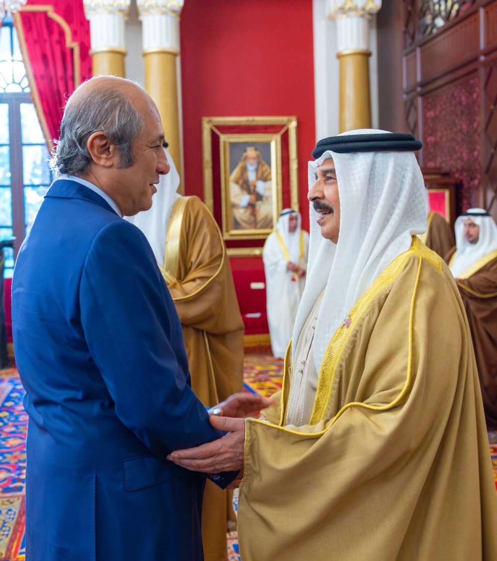 الملك يستقبل كبار أفراد العائلة المالكة الكريمة وكبار المسؤولين وعددًا من الأهالي وأصحاب الإنجازات