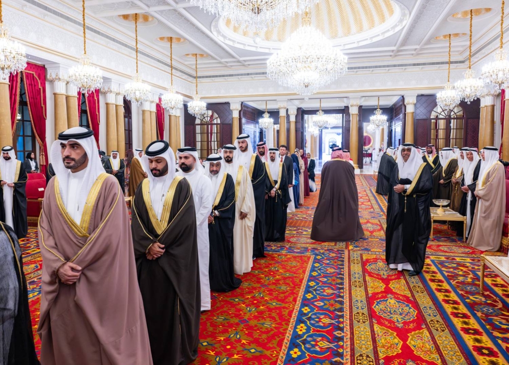 الملك يستقبل كبار أفراد العائلة المالكة الكريمة وكبار المسؤولين وعددًا من الأهالي وأصحاب الإنجازات