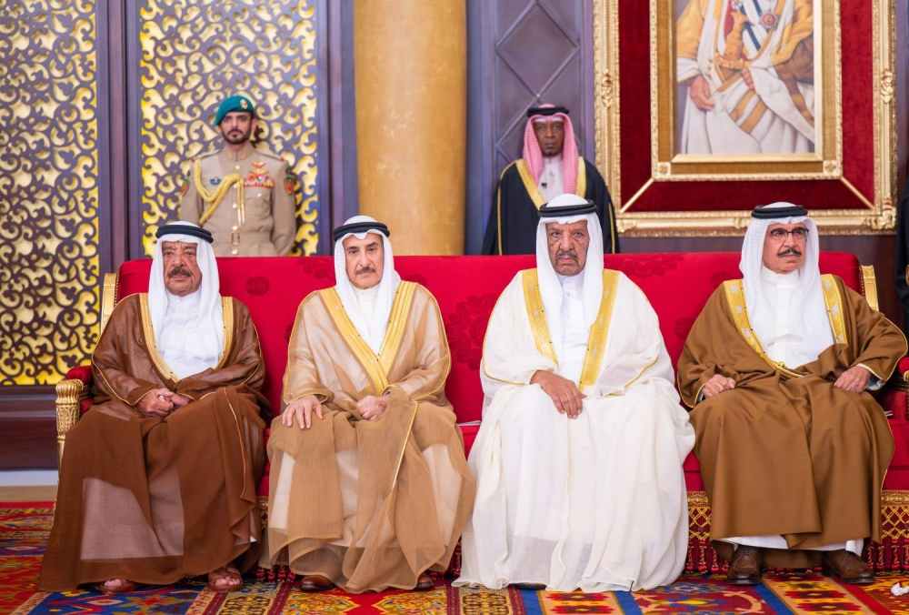 الملك يستقبل كبار أفراد العائلة المالكة الكريمة وكبار المسؤولين وعددًا من الأهالي وأصحاب الإنجازات