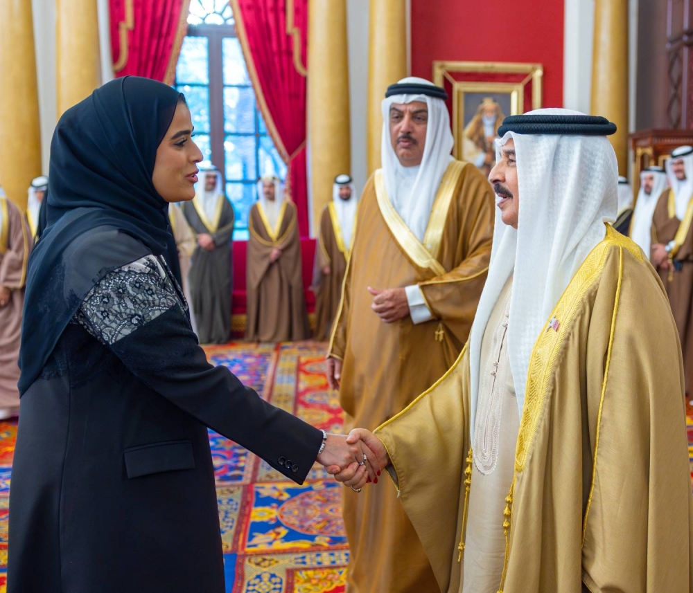 الملك يستقبل كبار أفراد العائلة المالكة الكريمة وكبار المسؤولين وعددًا من الأهالي وأصحاب الإنجازات