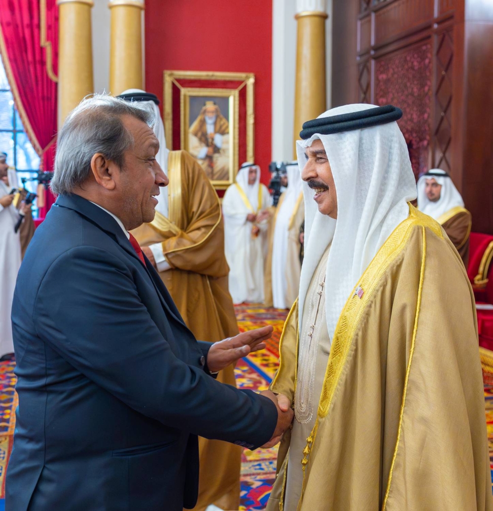 الملك يستقبل كبار أفراد العائلة المالكة الكريمة وكبار المسؤولين وعددًا من الأهالي وأصحاب الإنجازات