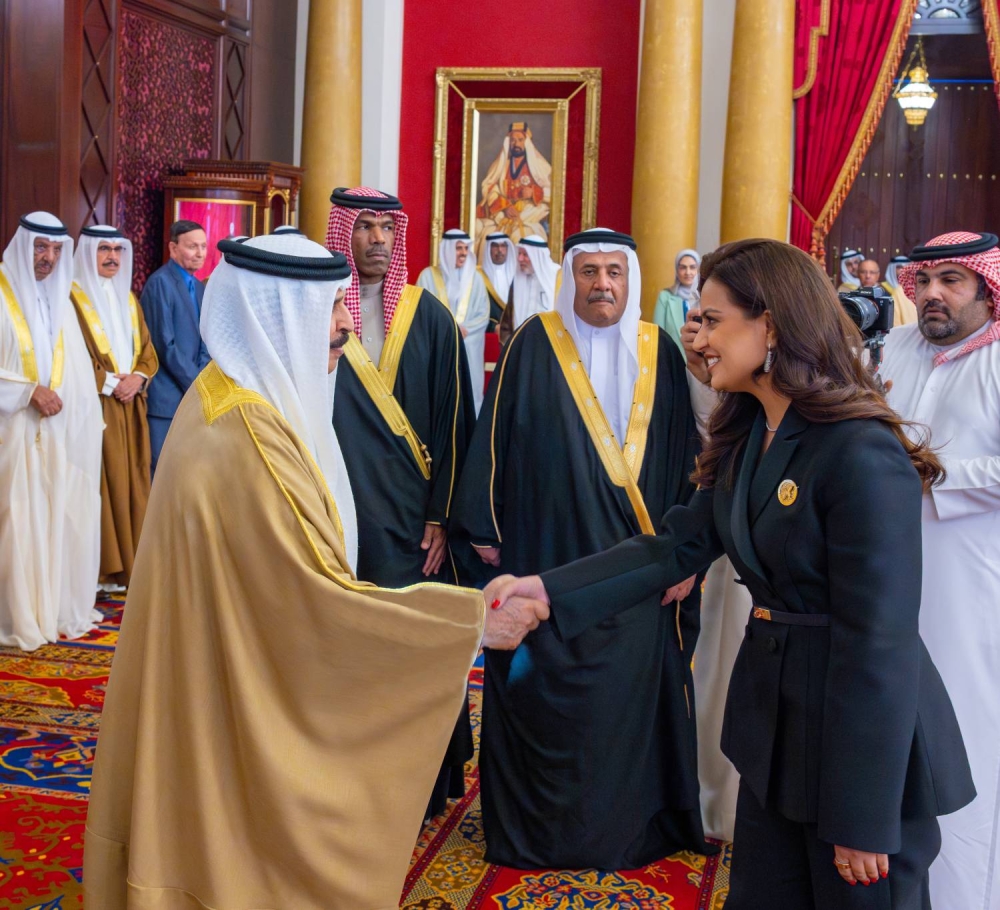 الملك يستقبل كبار أفراد العائلة المالكة الكريمة وكبار المسؤولين وعددًا من الأهالي وأصحاب الإنجازات