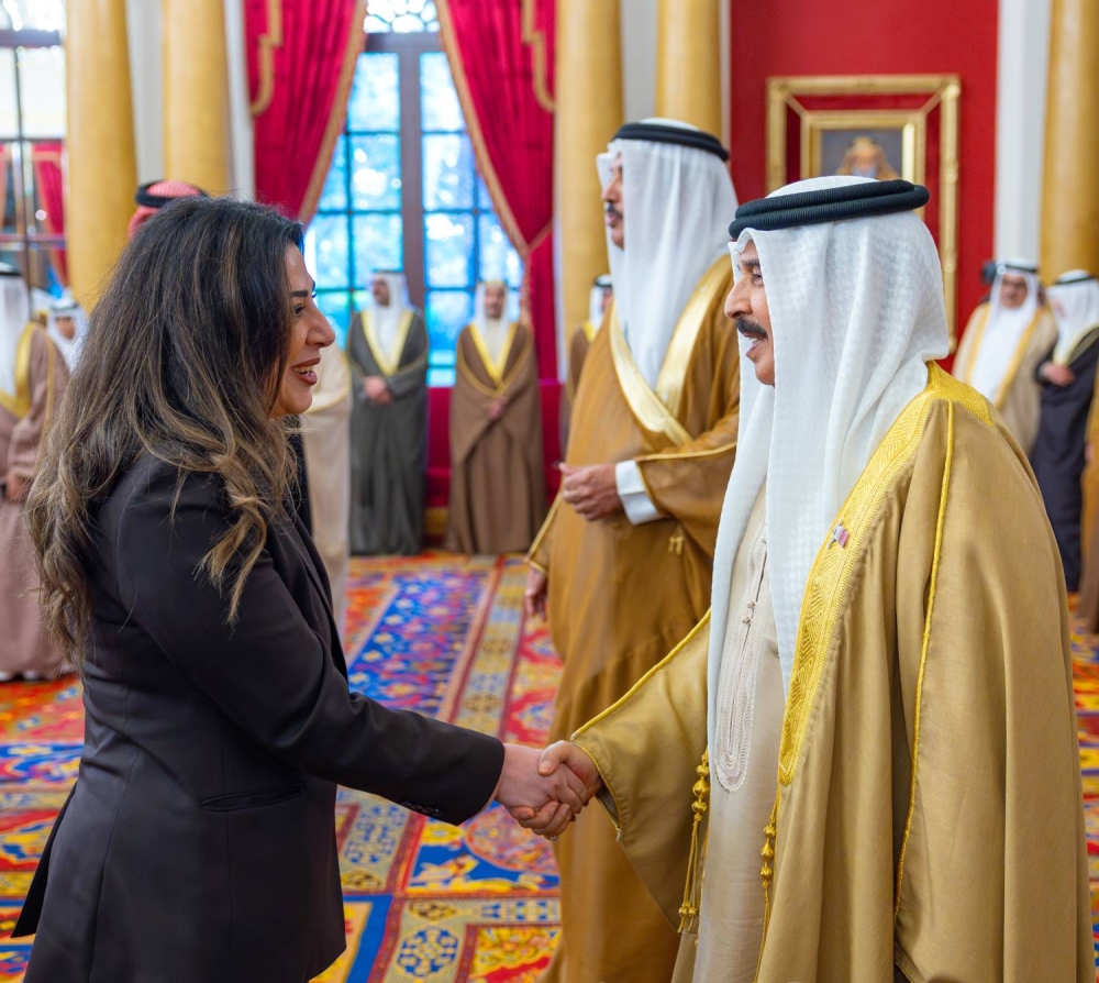 الملك يستقبل كبار أفراد العائلة المالكة الكريمة وكبار المسؤولين وعددًا من الأهالي وأصحاب الإنجازات