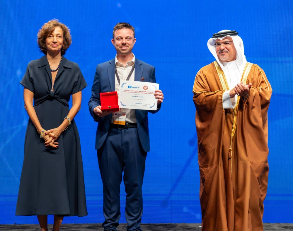 ولي العهد رئيس الوزراء يحضر حفل تسليم جائزة اليونسكو &ndash; الملك حمد بن عيسى آل خليفة لاستخدام تكنولوجيات المعلومات والاتصال