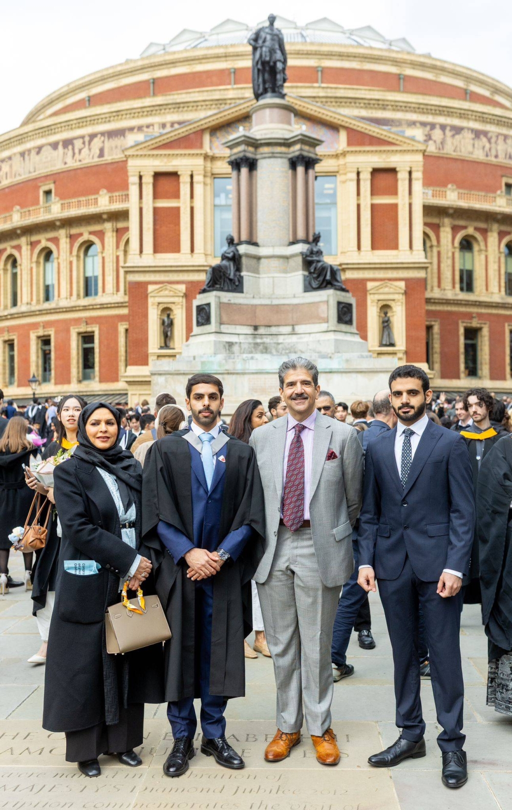 حمد بن عيسي بن مبارك ال خليفة يتخرج من جامعه امبيريال كولج لندن