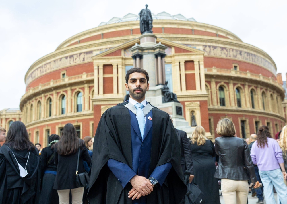 حمد بن عيسي بن مبارك ال خليفة يتخرج من جامعه امبيريال كولج لندن