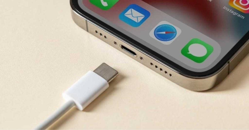 بعد الشواحن.. هل تختفي كابلات USB قريباً من علب الهواتف الجديدة؟