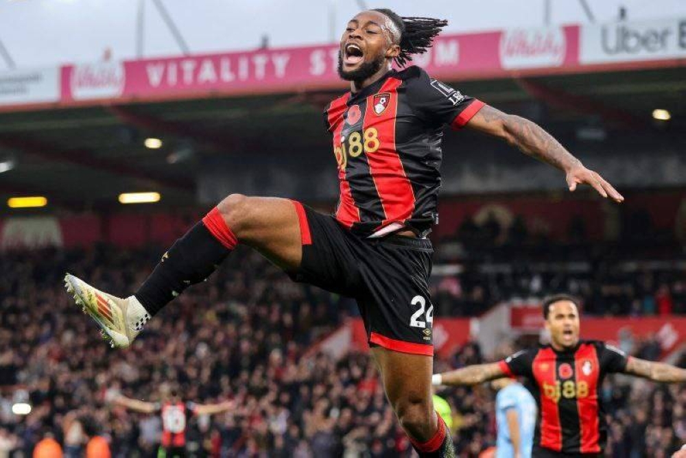 مانشستر يونايتد ينافس ليفربول على خطف نجم بورنموث