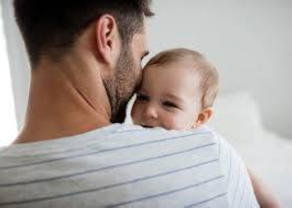 الحكومة تتحفظ على &laquo;رفع إجازة الأبوة&raquo;: يخل بالتوازن