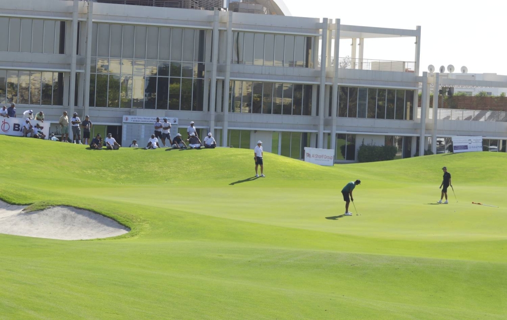 الماليزي عبدالقدوس يظفر بكأس بطولة البحرين السابعة للهواة