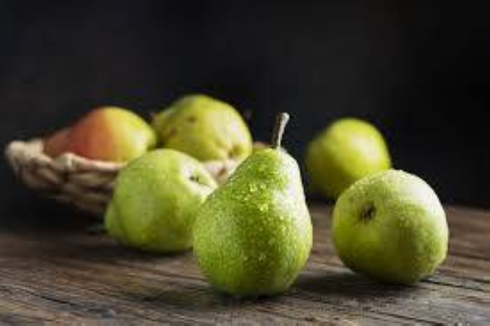 الكمثرى وجهازك الهضمي والقلب.. لماذا يجب تناولها قبل النوم؟