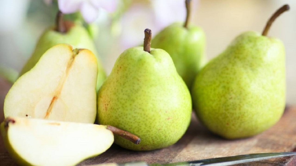 الكمثرى وجهازك الهضمي والقلب.. لماذا يجب تناولها قبل النوم؟