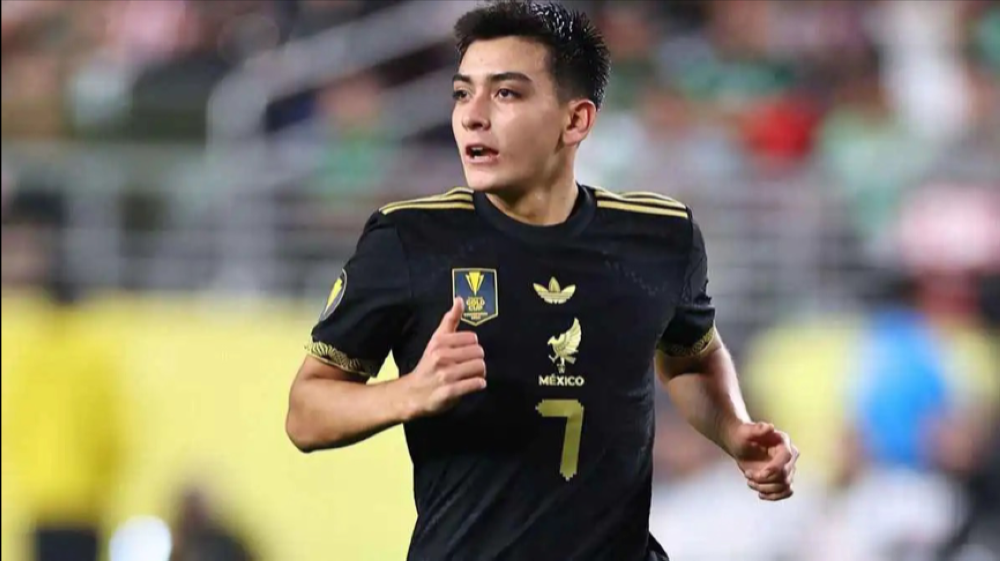 برشلونة في المقدمة.. صراع سداسي لضم موهبة المكسيك