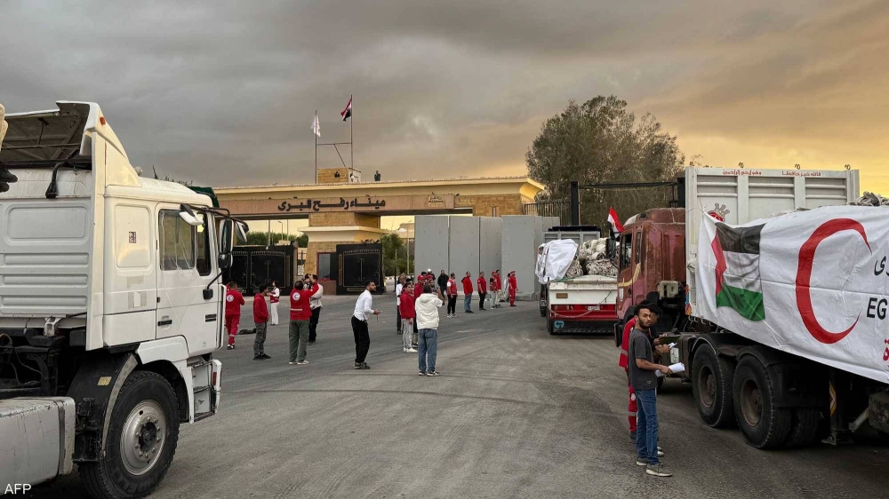الهلال الأحمر المصري: 400 شاحنة مساعدات في طريقها إلى غزة